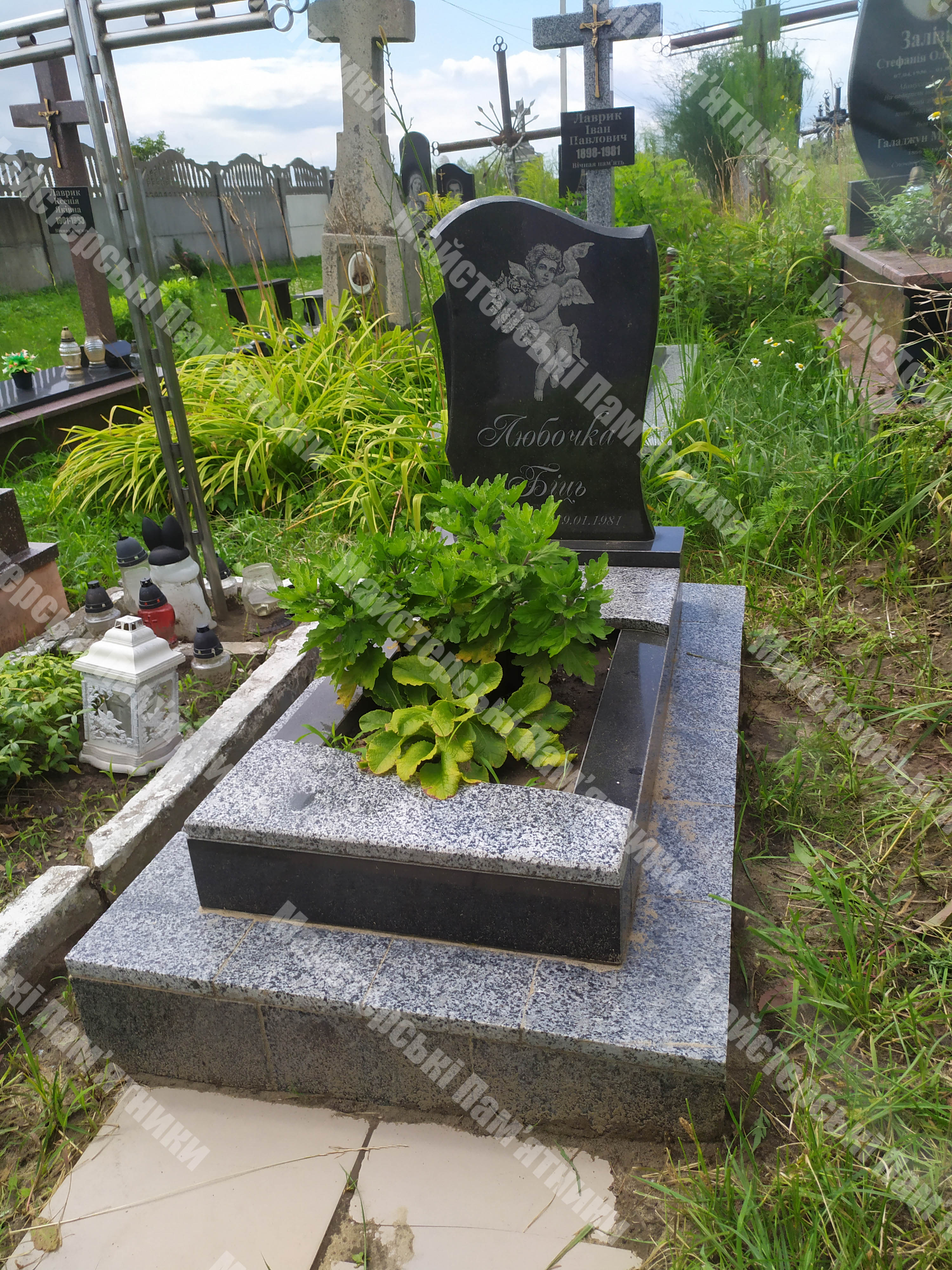 відкритий дитячий пам'ятник з покостовського граніту