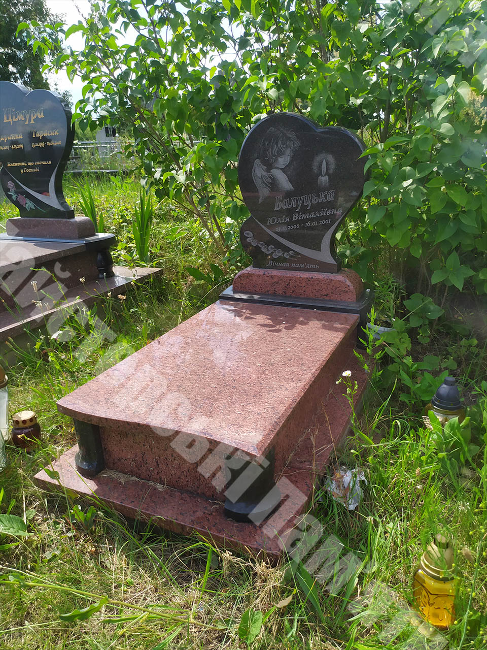 закритий дитячий пам'ятник з лезниківського граніту