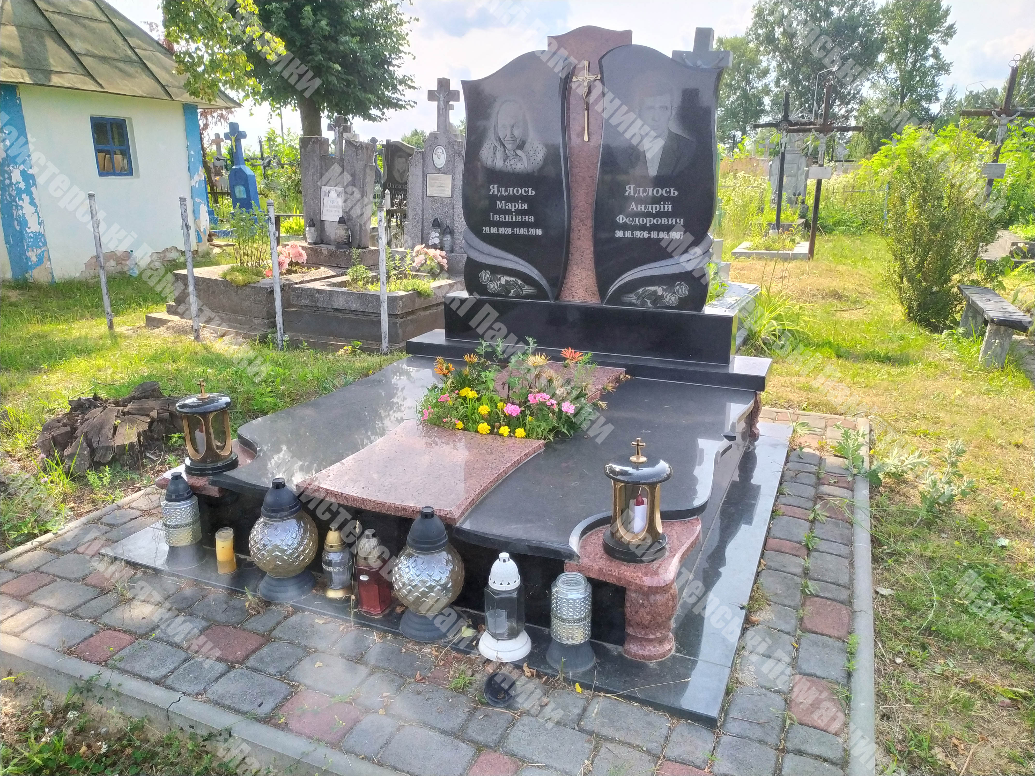 двійний надгрбок з лезниківського та габбровського гранітів