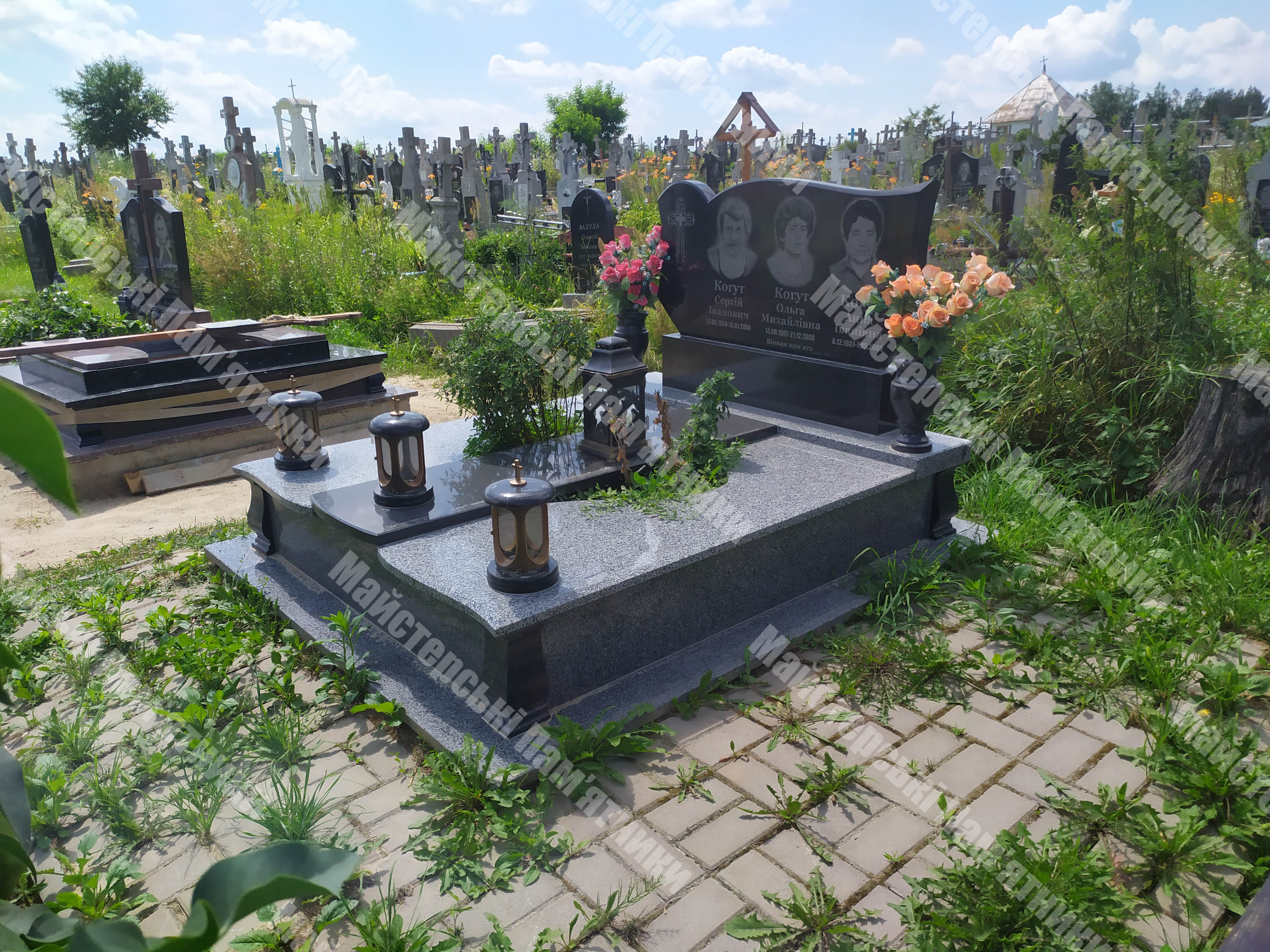 покостовський пам'ятник подвійний з декоративними лампатками