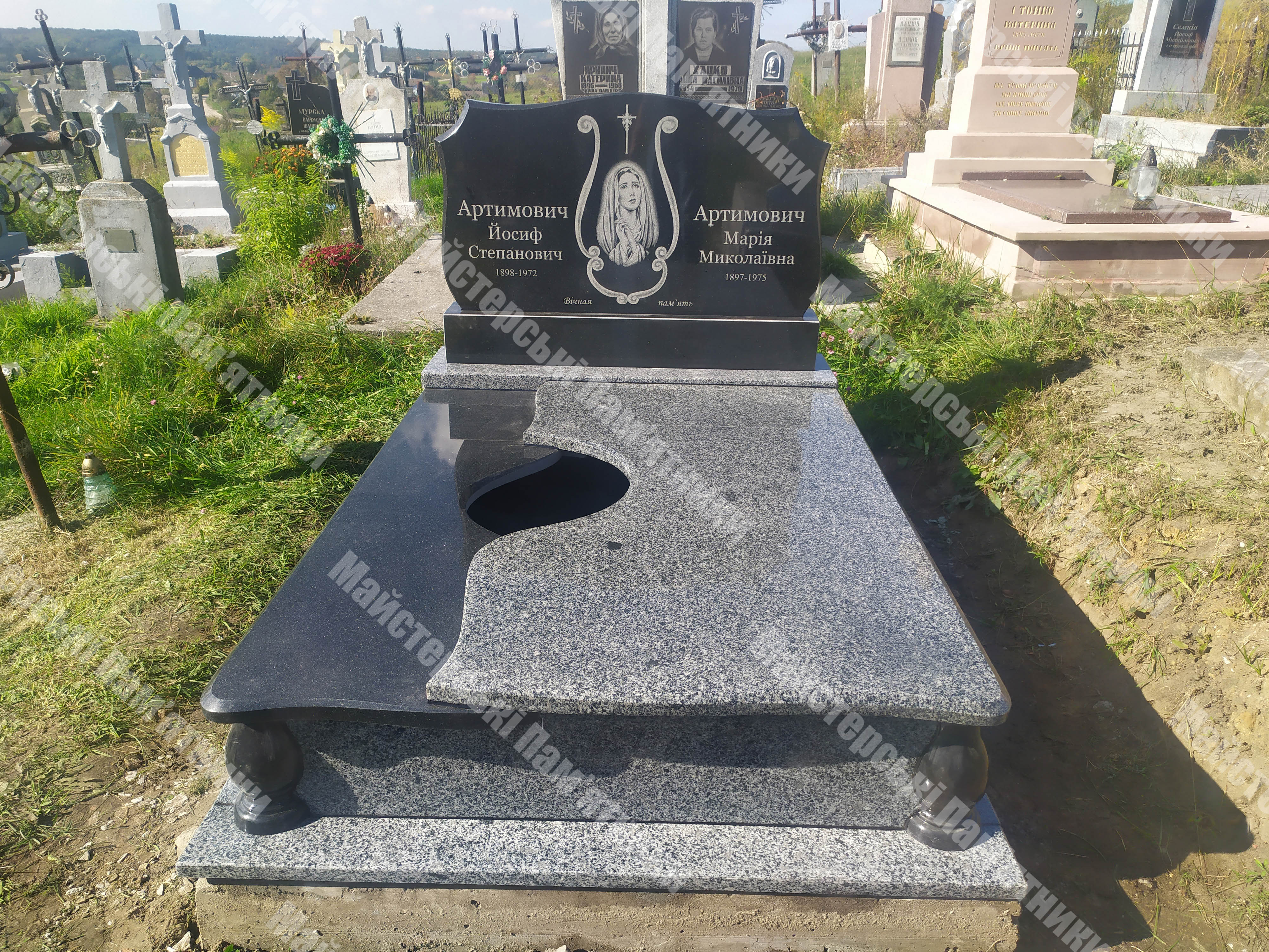 надгробок двійний покостовський камінь