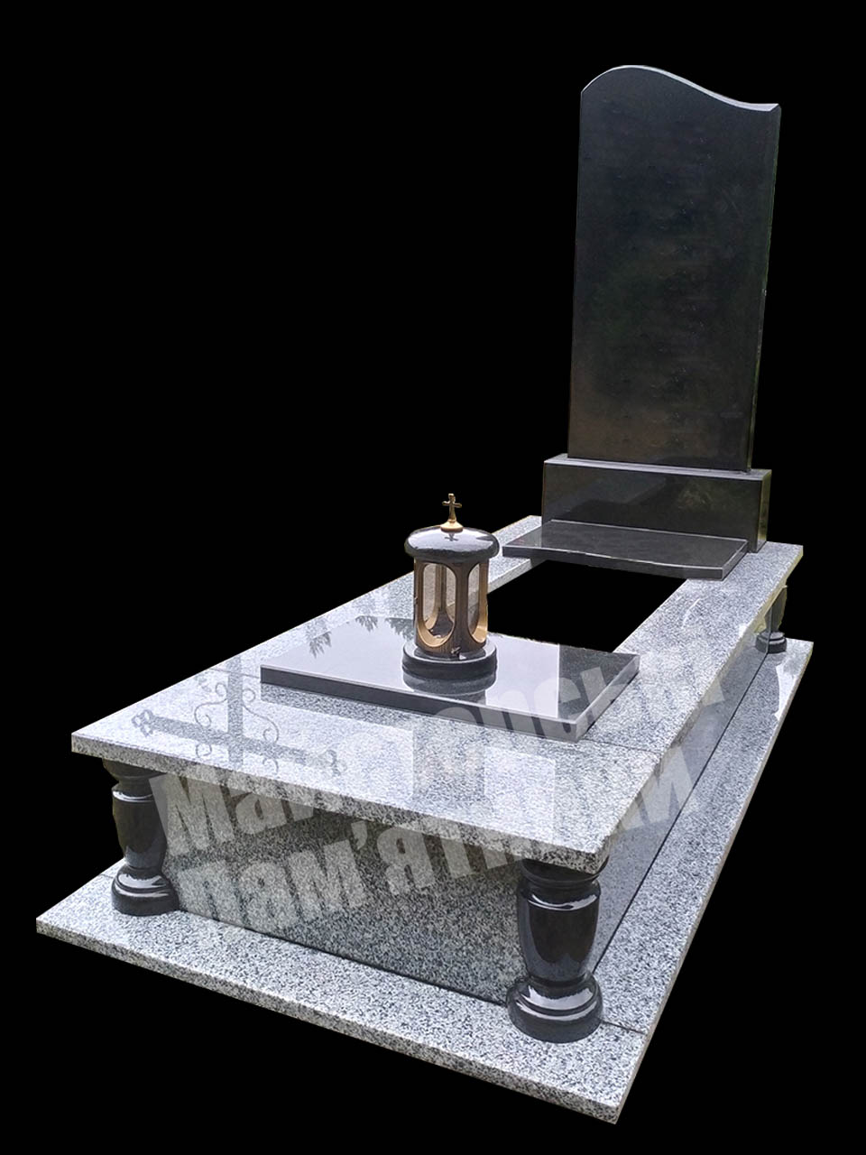 одинарний пам'ятник з покостовського граніту та прямокутним отвором у надмогильній плиті