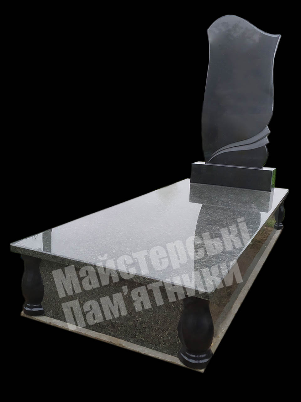 закритий одинарний пам'ятник з токовського граніту
