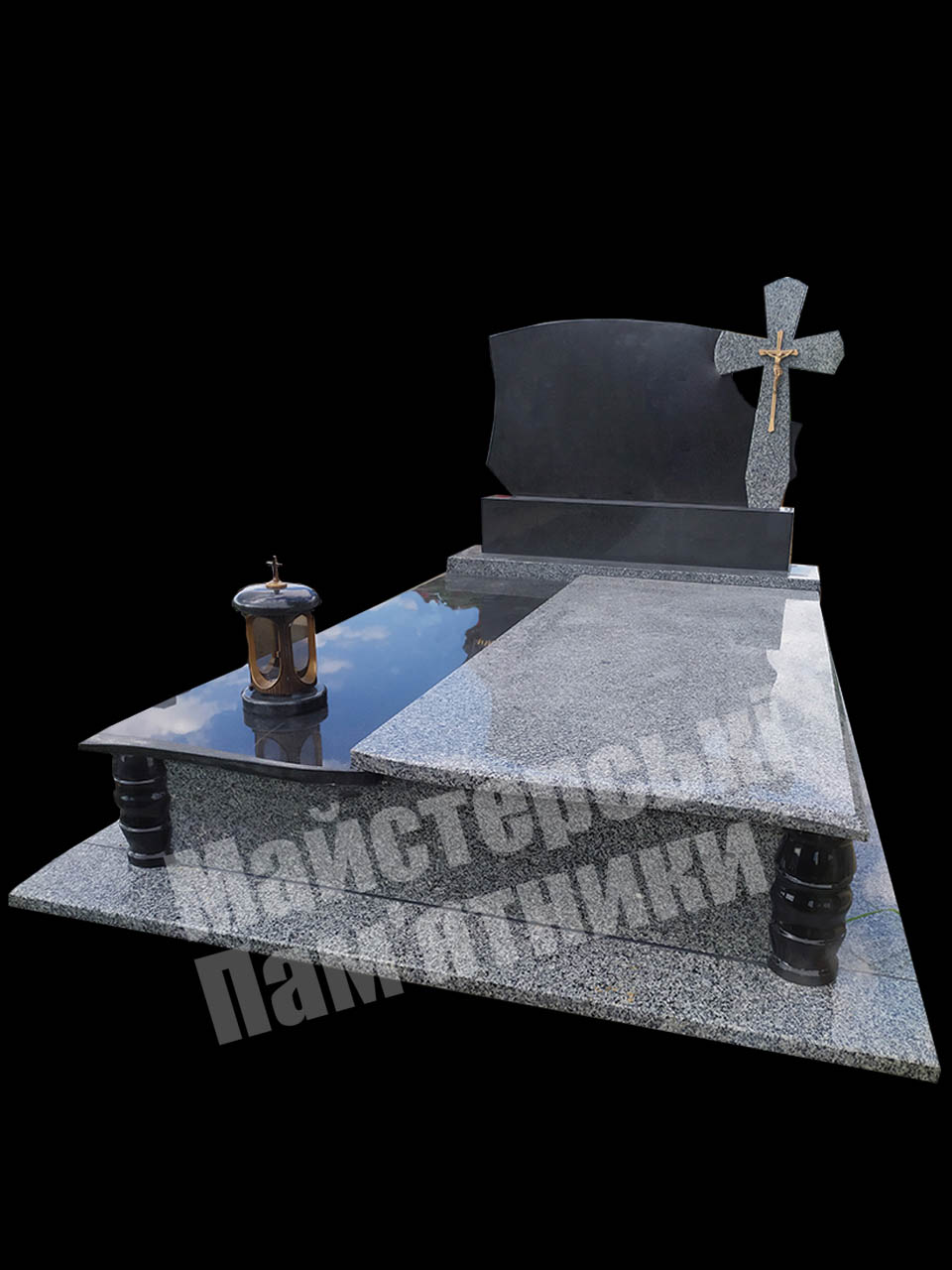 подвійний надгробок закритий з покостовського граніту та гранітним хрестом збоку від верхньої плити