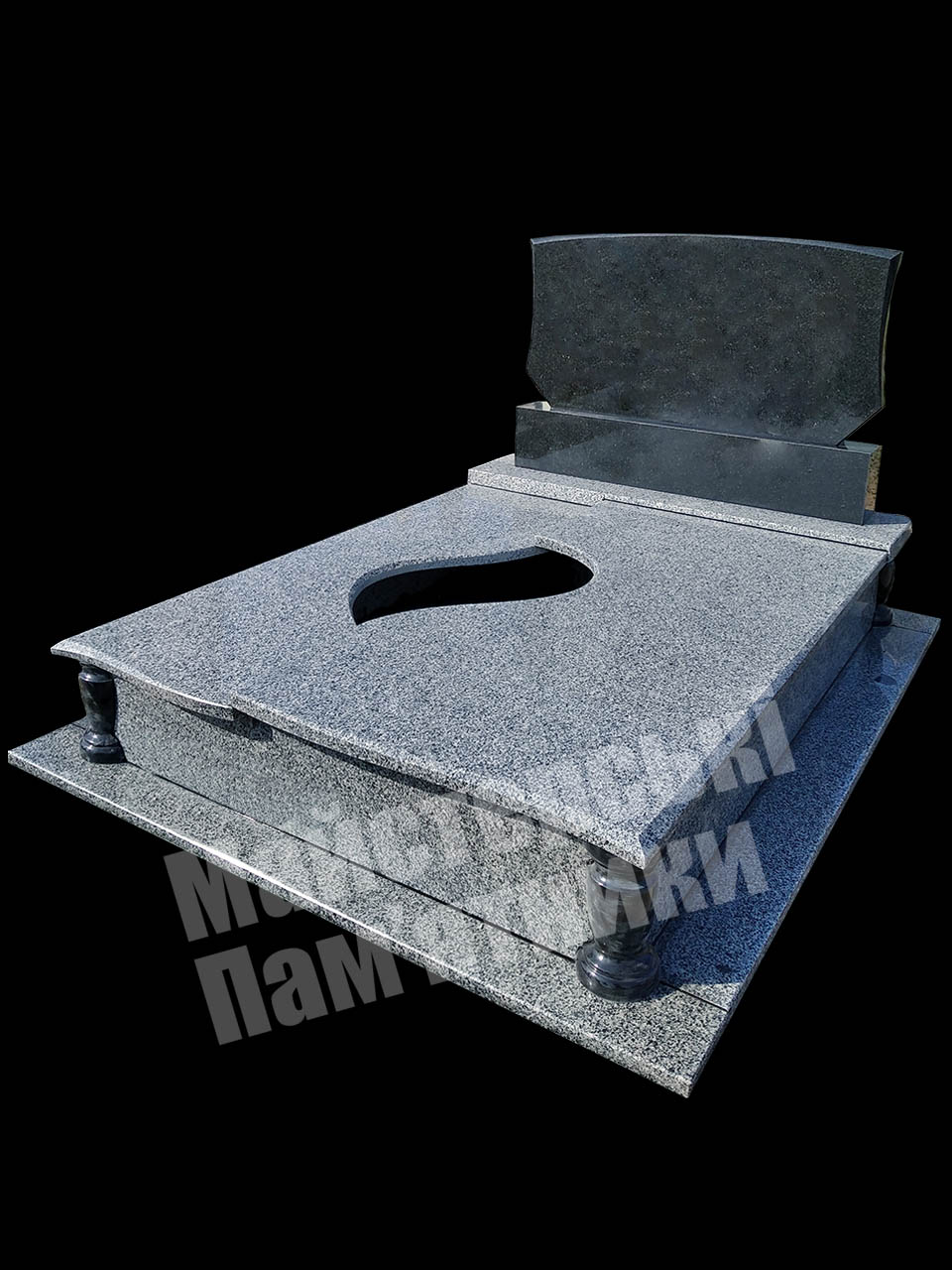 подвійний надгробок з покостовського граніту та з отвором у надмогильній плиті