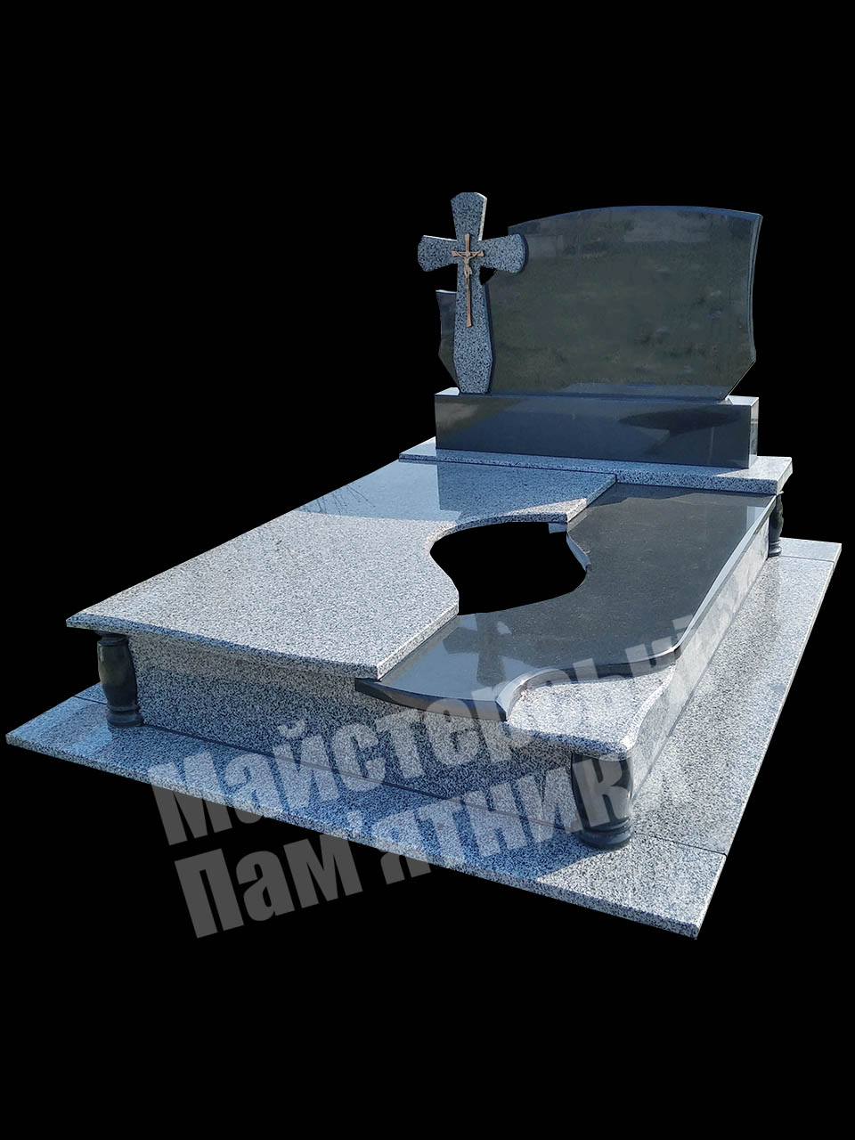 подвійний пам'ятник з покостовського граніту,отвір у надгробній плиті та гранітним хрестом збоку від верхньої плити