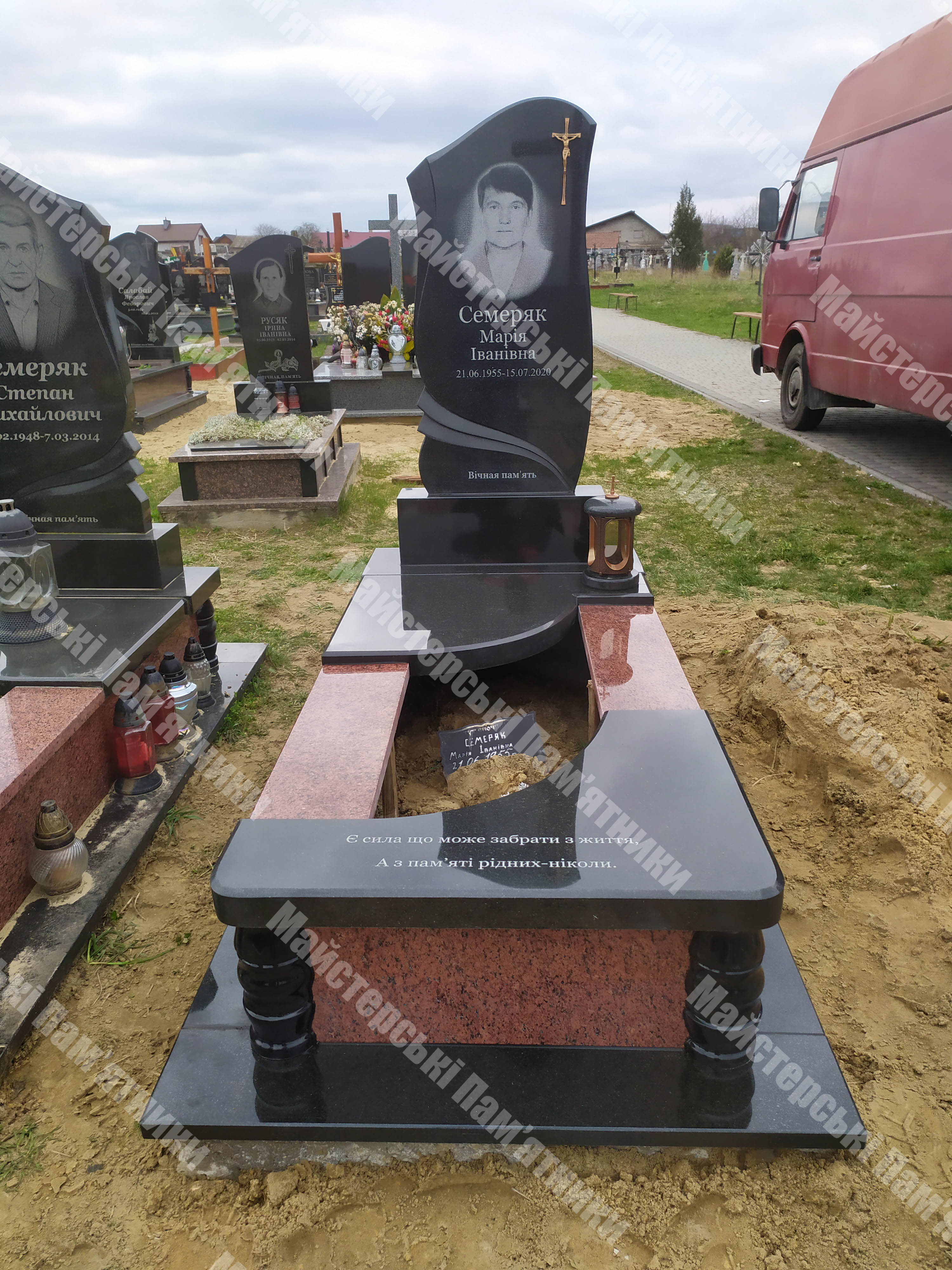 пам’ятник одинарний відкритий з лезниківського граніти