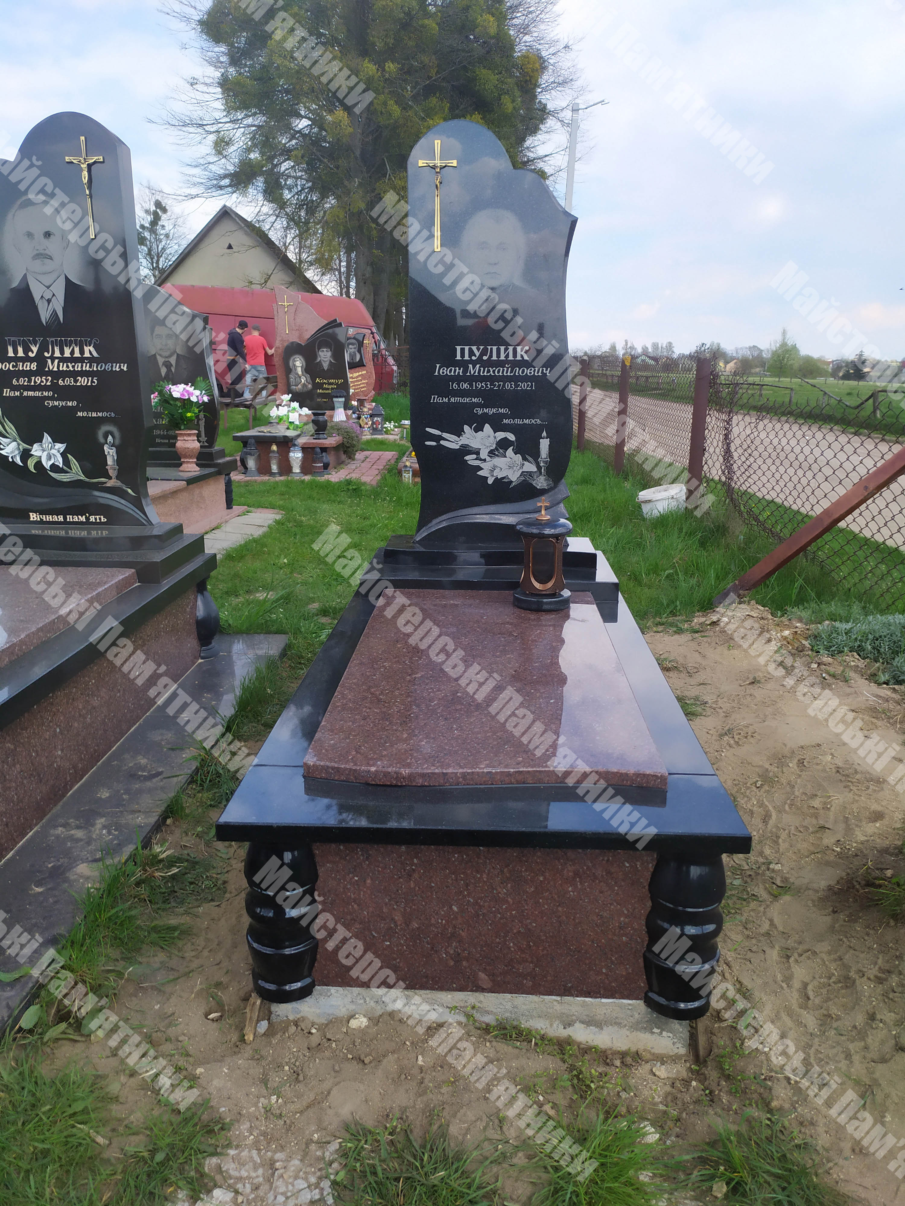 одиночний закритий надгробок з новоданилівського граніту