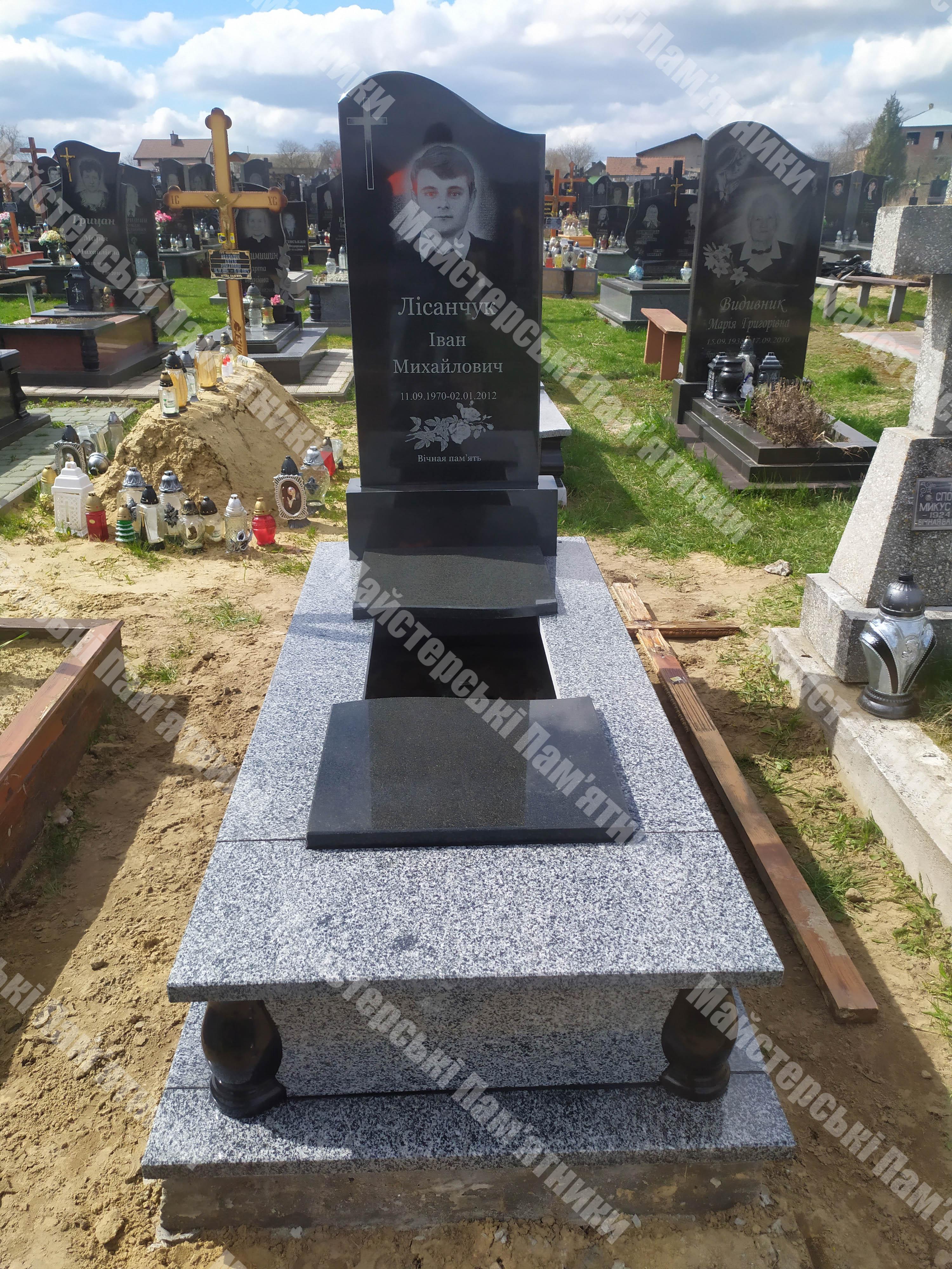 покостовський відкриий одинарний пам'ятник