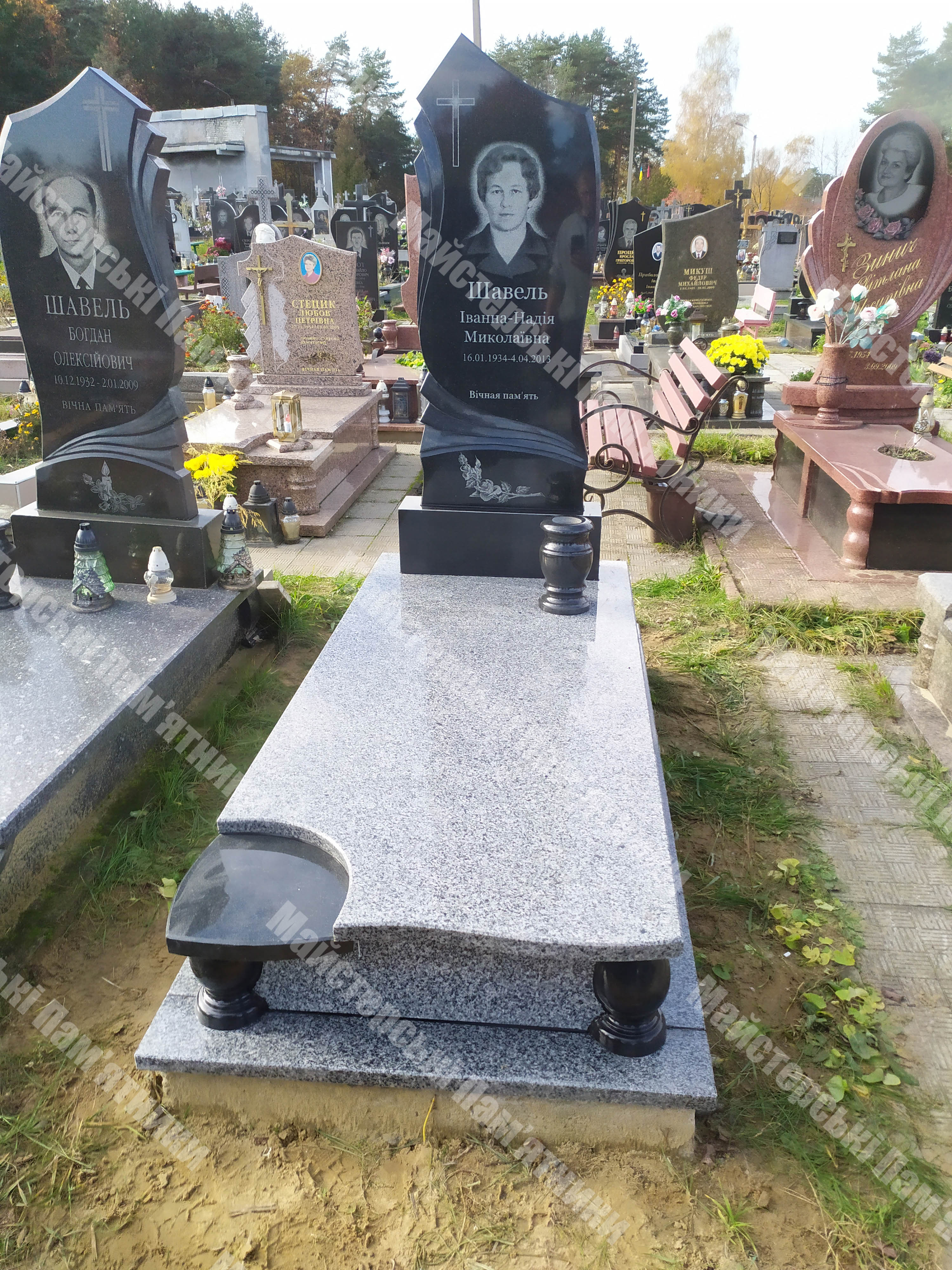 одиночний закритий пам'ятник з покостовського каменю