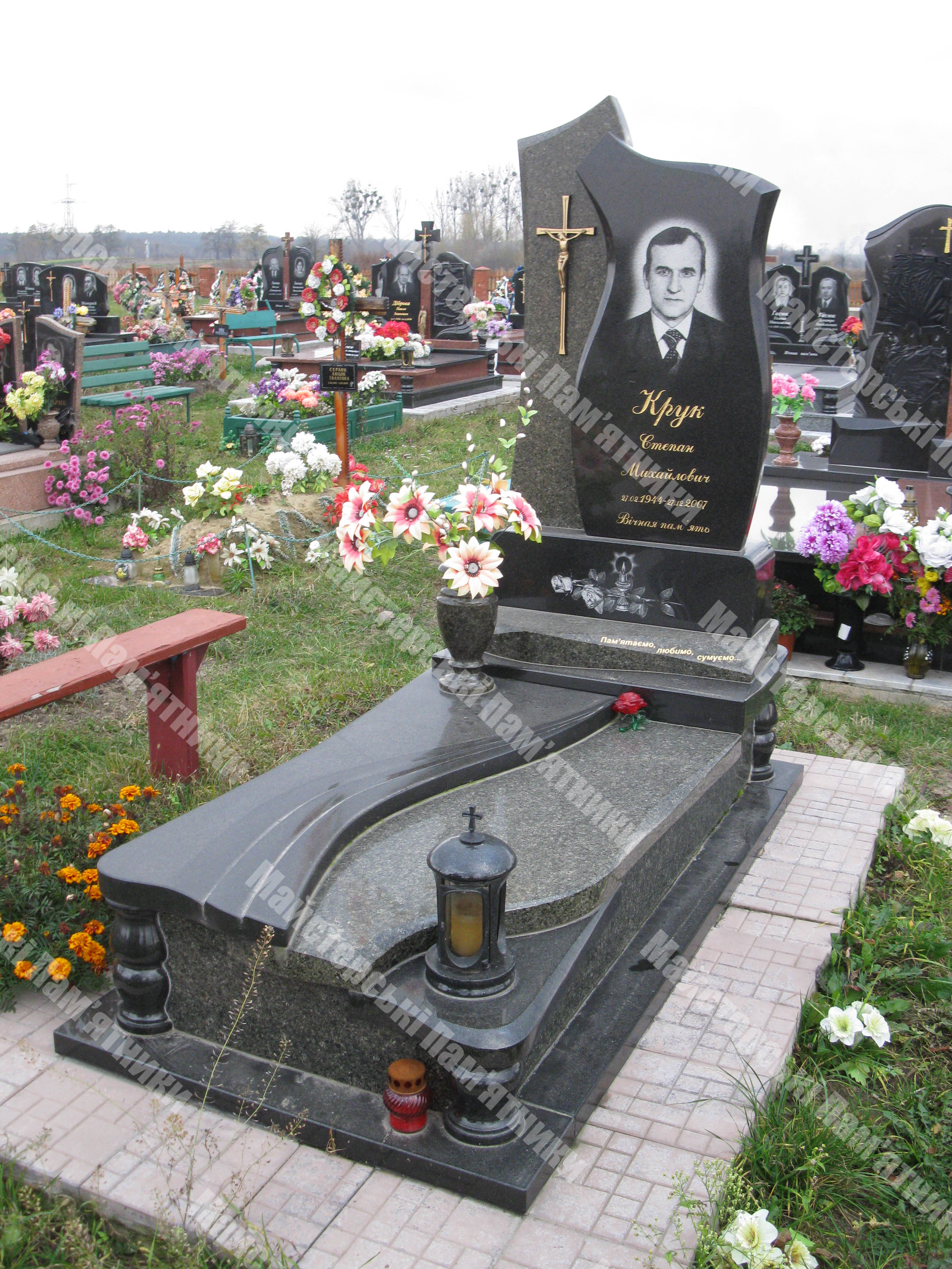 маславський закритий одинарний пам'ятник