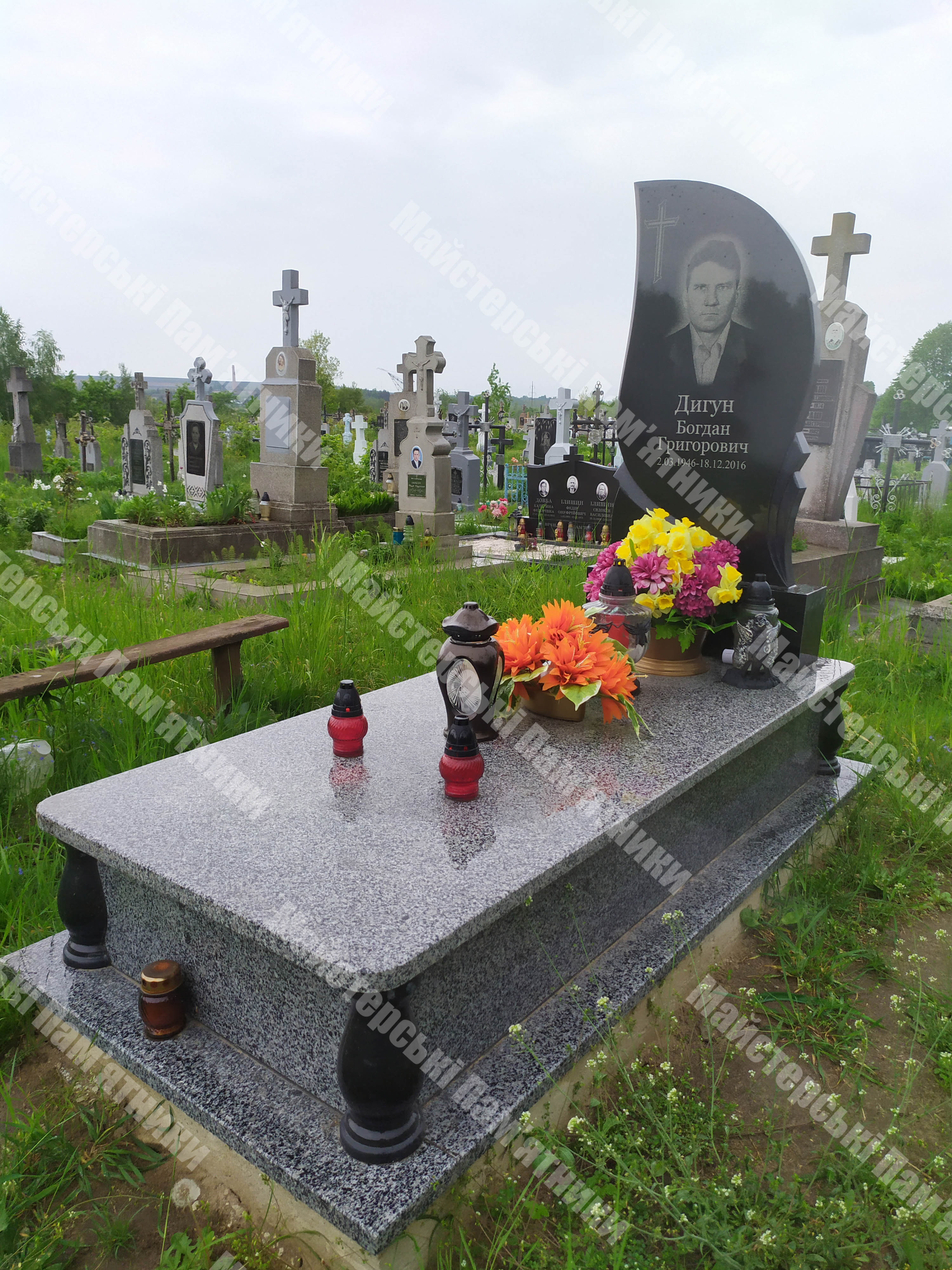 ірий закритий одинарний пам'ятник